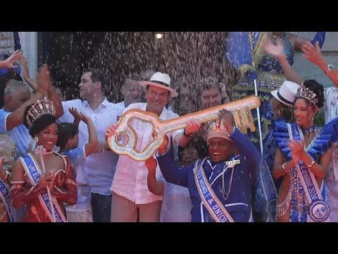 King Momo and Rio's mayor kick off carnival with symbolic key ceremony | AFP