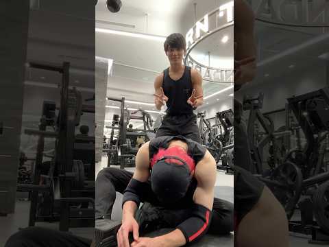 元Tchanのブルネットがボディビル部門にデビュー