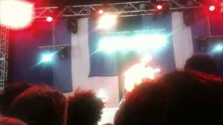 Loudon Wainwright III - Hometeam Crowd, Glastonbury Festival 27/07/10