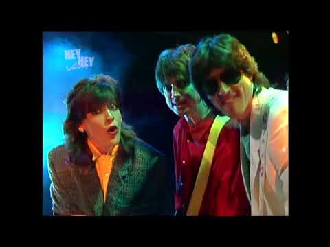 KATRINA & THE WAVES   WALKING ON SUNSHINE