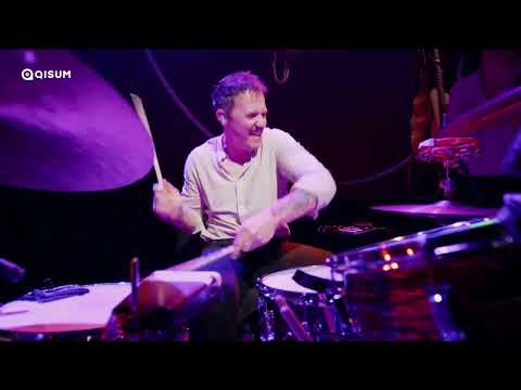 Douwe Bob - Multicoloured Angels - Live at Goudse Schouwburg - Qisum Exclusive