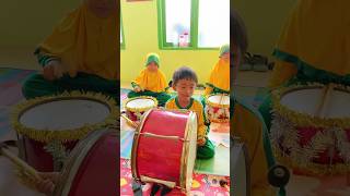 Download lagu Main Drum Band Disekolah #main #fun #drumband #sekolah #tk #kulonprogo #youtubeshorts #funny #happy mp3