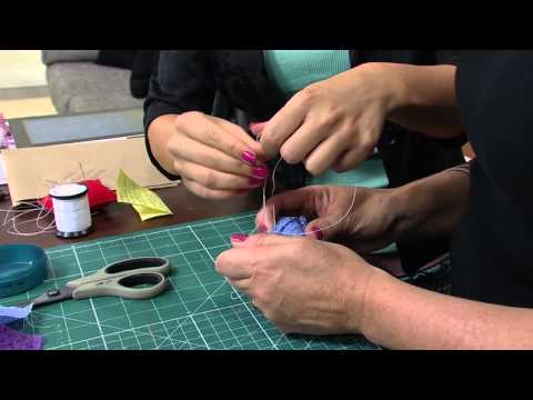 23/09/2013 Mulher.com  - Vaso de violetinhas em tecido- Cláudia Niero (Bloco 2/2)