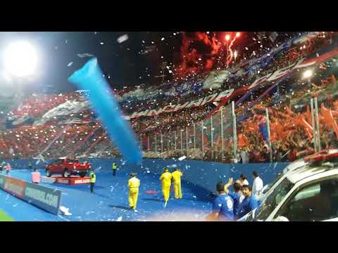 "LMHDP - IMPRESIONANTE RECIBIMIENTO + CÃNTICOSðŸŽºðŸŽ·ðŸŽ¶ðŸŽµðŸ”µðŸ”´" Barra: La Plaza y Comando • Club: Cerro Porteño