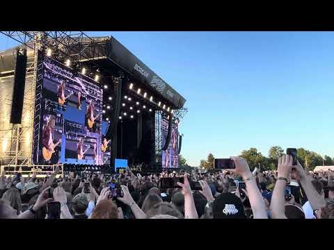 Metallica covers Norwegian band CC Cowboys - Vill Vakker og Våt - Tons of Rock 2024
