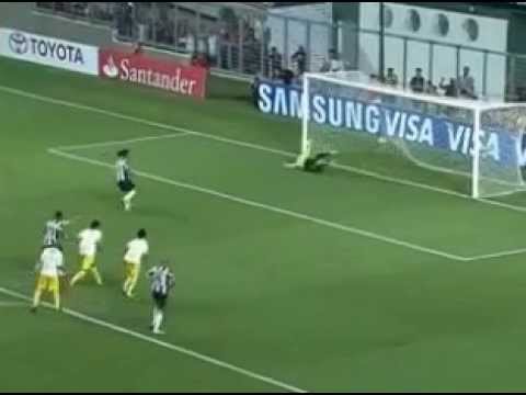 Ronaldinho Gaucho vs The Strongest passes and goals! 07/03/13