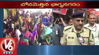 Devotees Huge Throng at Ujjaini Mahakali Temple | Lashkar Bonalu - V6 News