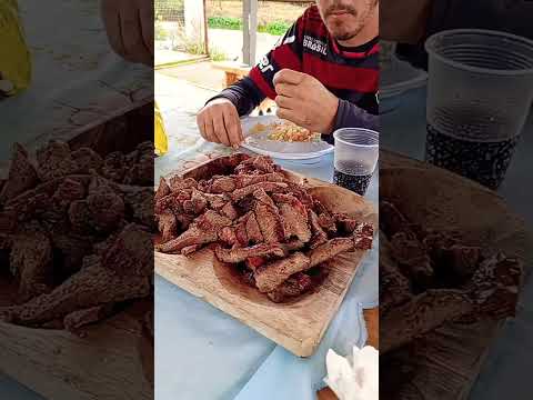Antônio De Teresina Comendo. Carnê Em Aperibé RJ