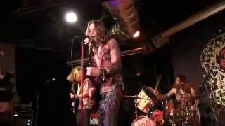 Tyler Bryant &amp; The Shakedown -No More Looking Over My Shoulder