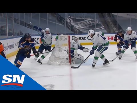Blues’ Ryan O’Reilly Goes Around Canucks Then Scores From Behind The Net