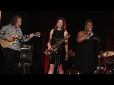 The Voyagers ft. Ingrid Arthur & Susanne Alt: Change The World