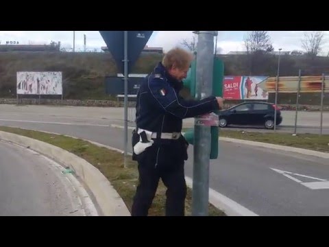Video : Il Laccio d'amore del Vigile Urbano