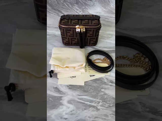 Vídeo relacionado con FENDI FF Bolso de mano de chenilla jacquard gris antracita, Gris, Medium