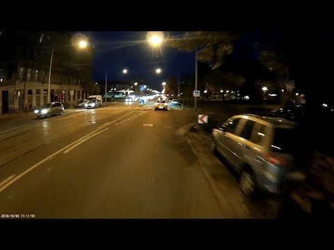 Zebra leszarása és jófej furgonos - Zebra crossing abuse and nice WVM