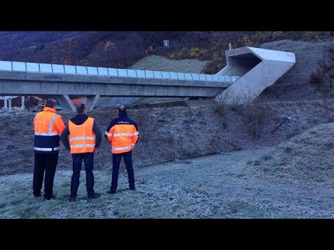 Klappe, die erste! Tauchen Sie in den Ceneri-Basistunnel ein.