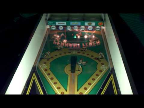 Williams Pennant Fever pin-bat game