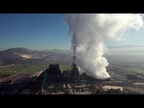 土耳其橄欖農夫為保護自己的土地不受煤礦傷害而戰。 (Turkish olive farmer battles to save her land from coal mine)