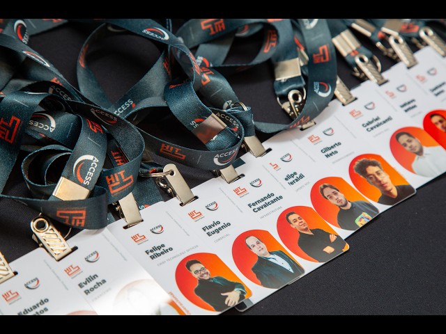 Cobertura em vídeo do evento corporativo HIT Communications no Quality Hotel Pinheiros, mostrando palestras, premiação de colaboradores por tempo de empresa e confraternização da equipe.'