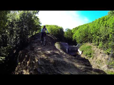 De pe dealul Carbunari pe Valea Jidostita