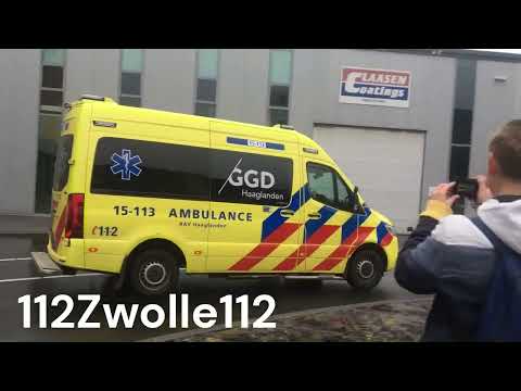 {Auto Slipt uit de bocht}P1/A1 Brandweer en Ambulances met spoed in Den Haag