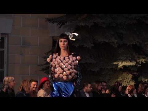 Показ бренда ARUT MSCW в саду посольства Армении в России