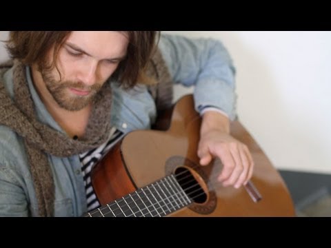 Fyfe Dangerfield of Guillemots - Dancing In The Devil's Shoes (acoustic) The Holy Moly Sessions