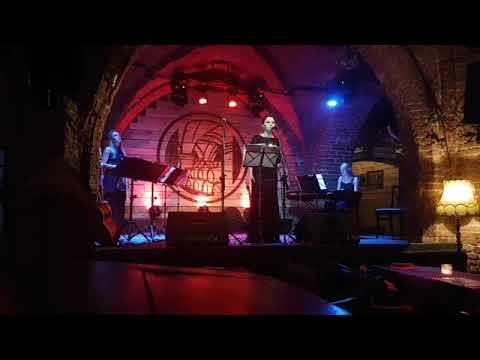 Benjamin Britten  Funeral blues   Agnieszka Węgrzynowska