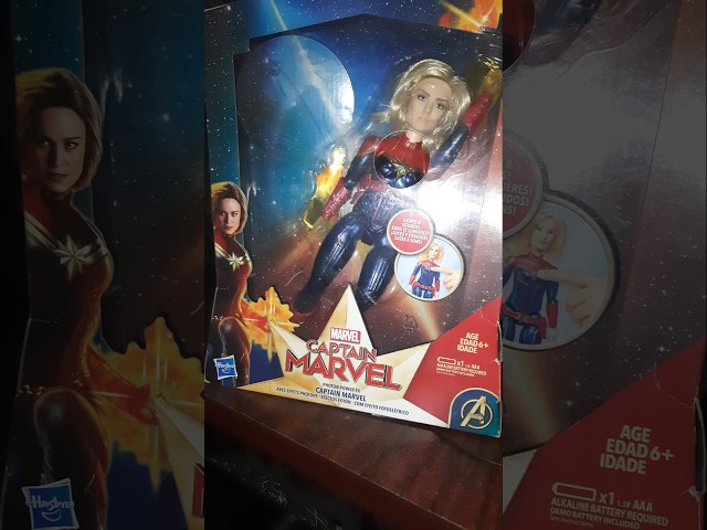 Vídeo relacionado con Marvel Captain Marvel Powerful Glow Eyes Poster Sudadera