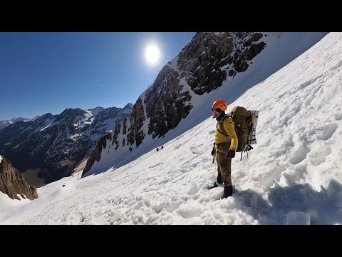 Epic hike to Refugio de Tucarroya 2666m with Northern lights