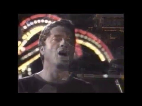 Video thumbnail for Mafrid Beneinu Yam - מפריד בינינו ים