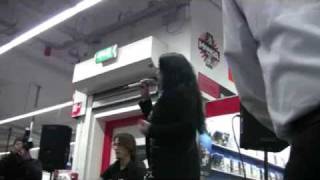 Lisa Lois in MediaMarkt Ede 28/11/2009 &#39;No good for me&#39; en &#39;Smoke&#39; live