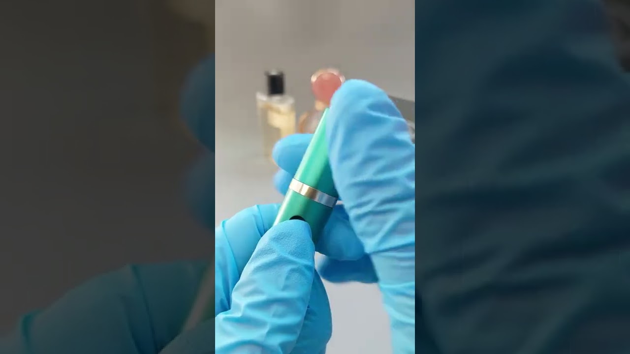 Green version, premium perfumes sub-bottle, very fine spray.