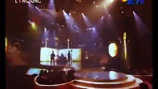 Download lagu (kenangan) dewa 19 feat Mulan Kwok 'mati aku mati' live at SCTV awards 2007 mp3