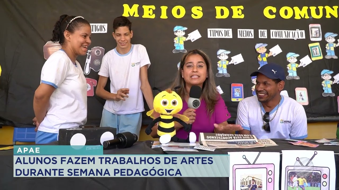ALUNOS FAZEM TRABALHOS DE ARTES DURANTE SEMANA PEDAGÓGICA
