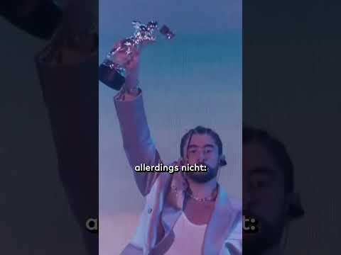 Video Thumbnail: REPUBLIKANER GEGEN BAD BUNNY: Super-Bowl-Streit eskaliert vor Mega-Auftritt #shorts