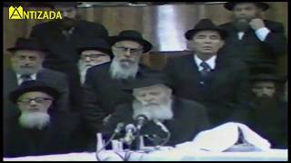 שבע ברכות וניגון מהרה ישמע בהתוועדות של הרבי מליובאוויטש - התמונה מוצגת ישירות מתוך אתר האינטרנט יוטיוב. זכויות היוצרים בתמונה שייכות ליוצרה. קישור קרדיט למקור התוכן נמצא בתוך דף הסרטון