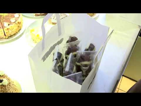 2020年のひねりを加えたクリスマス菓子 (Christmas confectionary with a 2020 twist)