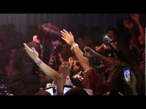 Kelly Rowland sings Happy Birthday to a fan (Live The Factory & Ultra Suede)