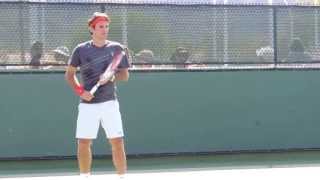 preview picture of video 'Federer Practicing in Indian Wells'