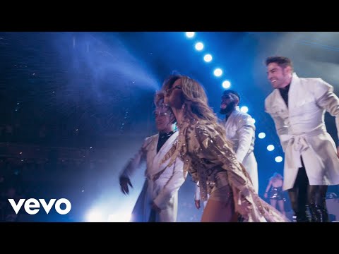Videoclip de Popurrí Desmadre (En Vivo Desde La Arena Ciudad De México) — Gloria Trevi