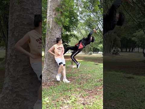 Akbar Hasri Somersaults While Giving Flowers to Bonnie😍