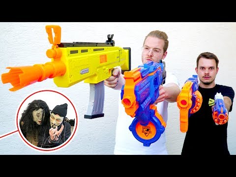 GAME MASTER mit FORTNITE NERF BLASTER vom AYUWOKI retten !!! Video