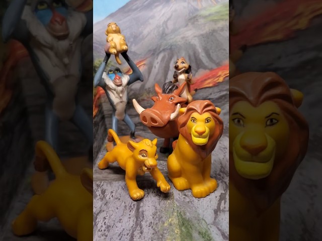 Vídeo relacionado con AUTOZOCO Llavero Simba, El Rey León, dibujos animados, Colgante de Simba Rey León, Porta llaves, Llavero compatible con Disney, Longitud 6cm, Silicona