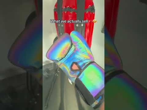 These aren’t your ordinary boxing gloves…🥊🤩