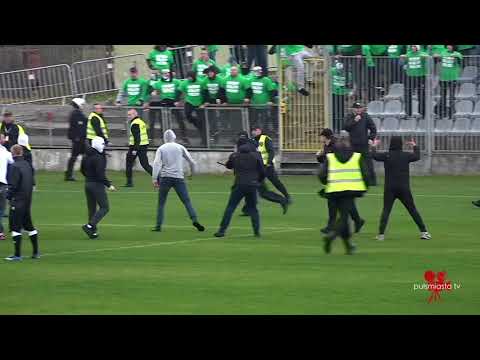 Zadyma na meczu. Policjanci zapobiegli konfrontacji pseudokibiców - www.pulsmiasta.tv