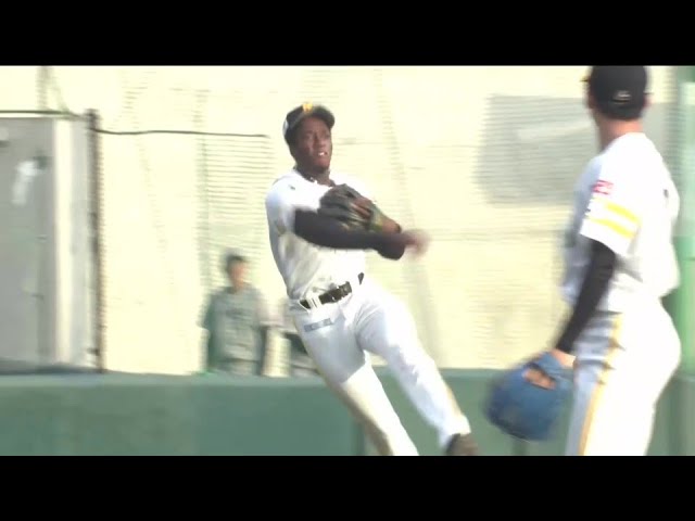 【ファーム】攻守に躍動!! ホークス・イヒネイツア 持ち前の強肩で先頭打者の出塁を許さず!! 2025年6月21日 福岡ソフトバンクホークス 対 くふうハヤテベンチャーズ静岡