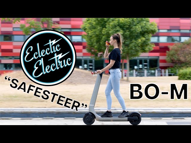 The new bo M is an electric scooter with a monocurve chassis, 1000 W and 50 km of autonomy