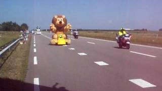 preview picture of video 'Reclamekaravaan Tour de France op Noord-Beveland A'