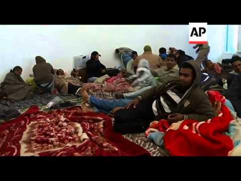 Tunisia struggling to cope with thousands of Libyan refugees