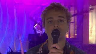 Très Oui – “Sad Boys”